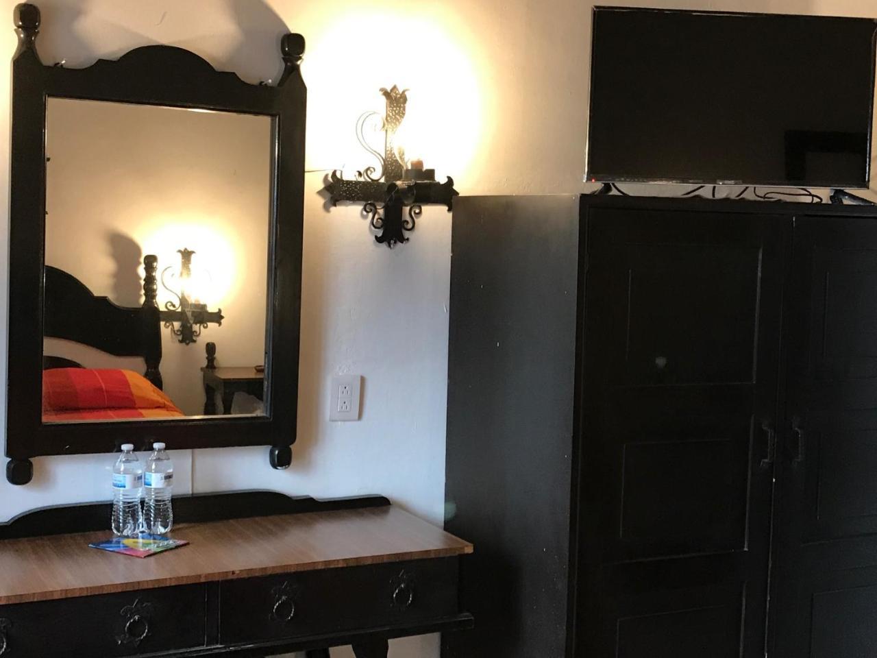 Hotel Villa De Flores Uruapan  ภายนอก รูปภาพ