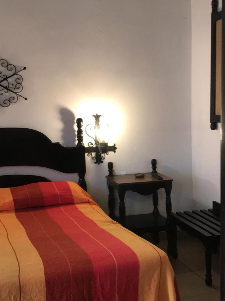 Hotel Villa De Flores Uruapan  ภายนอก รูปภาพ