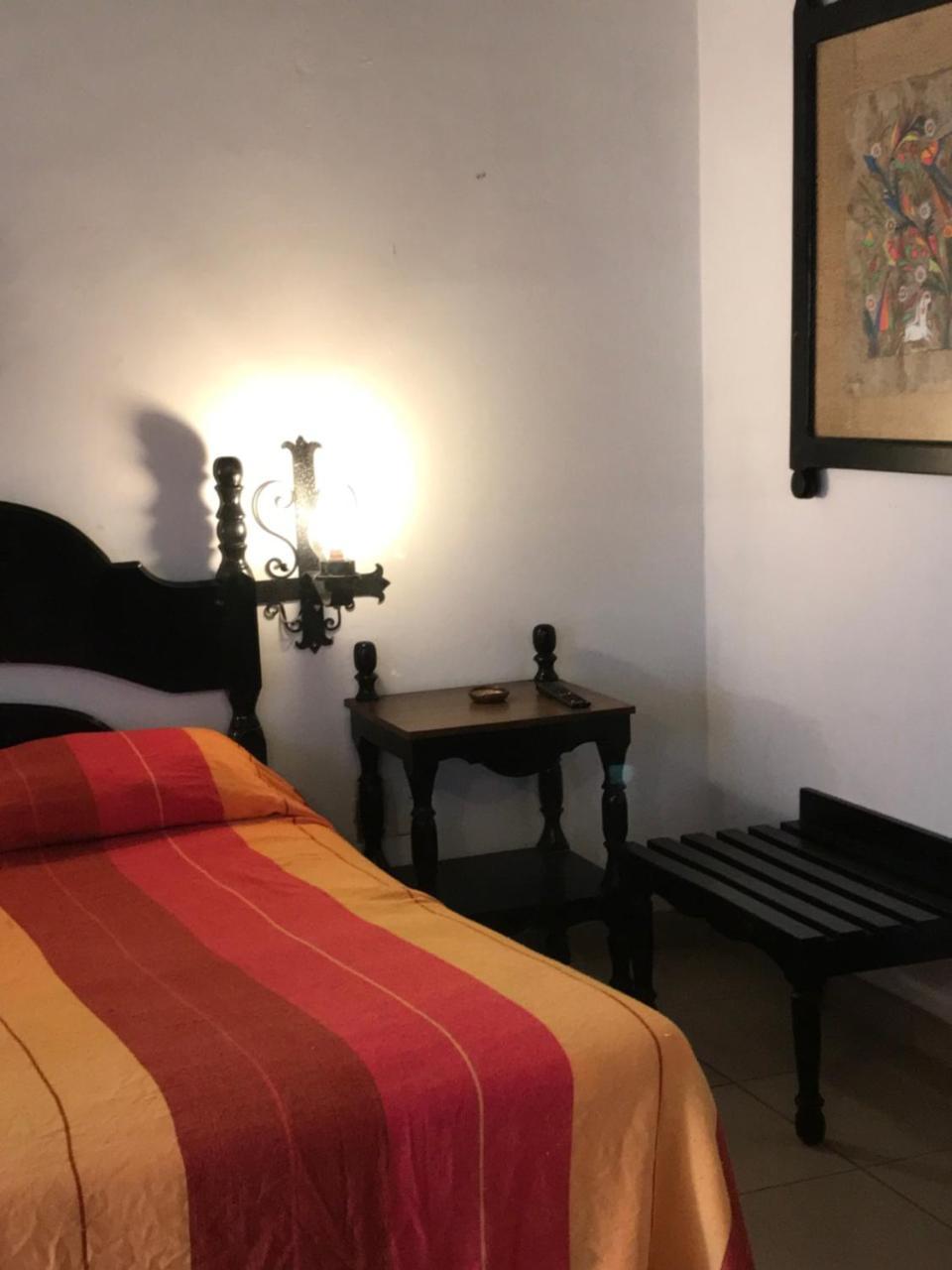 Hotel Villa De Flores Uruapan  ภายนอก รูปภาพ