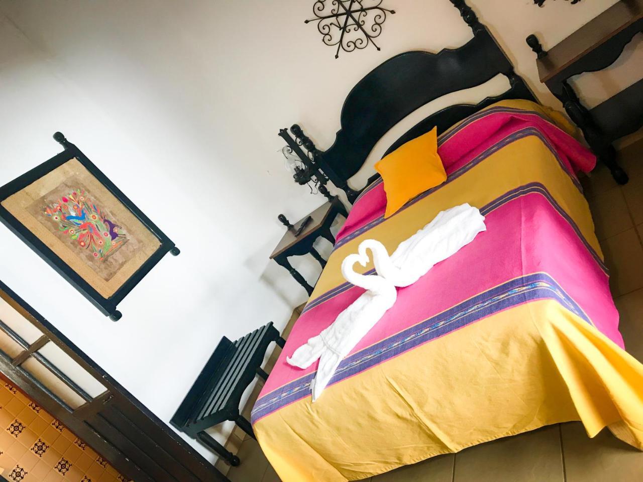 Hotel Villa De Flores Uruapan  ภายนอก รูปภาพ