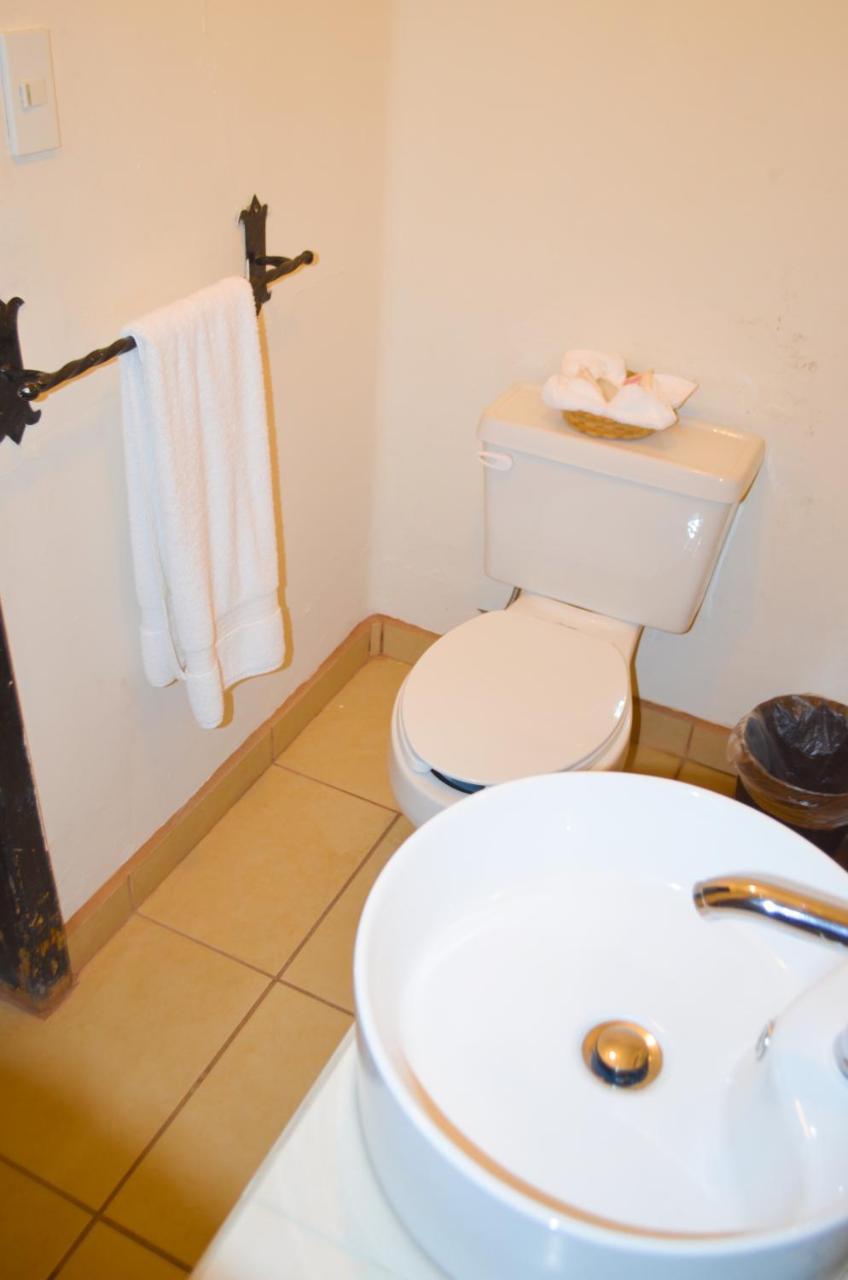 Hotel Villa De Flores Uruapan  ภายนอก รูปภาพ