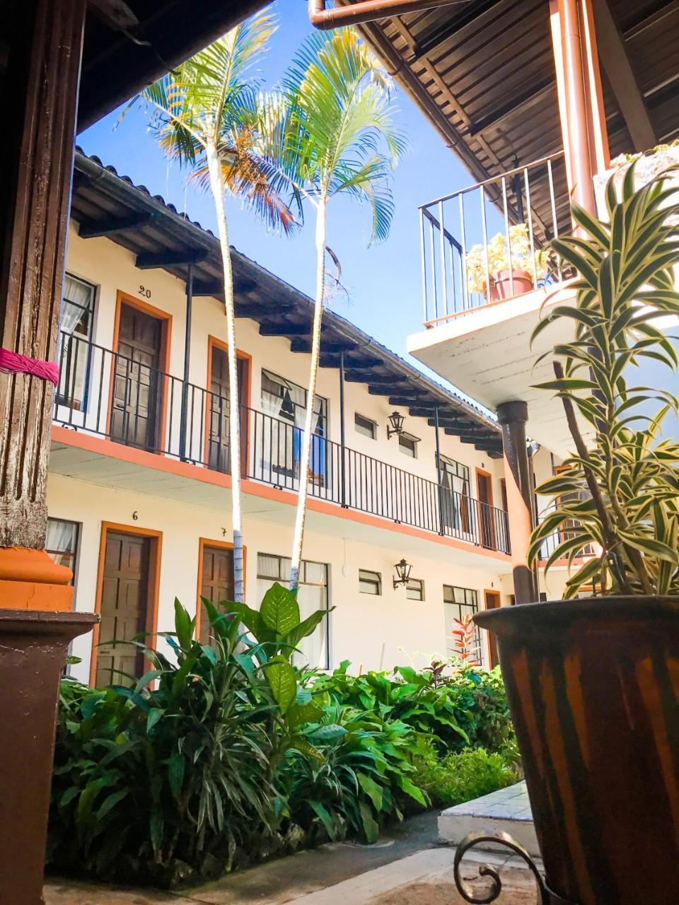 Hotel Villa De Flores Uruapan  ภายนอก รูปภาพ