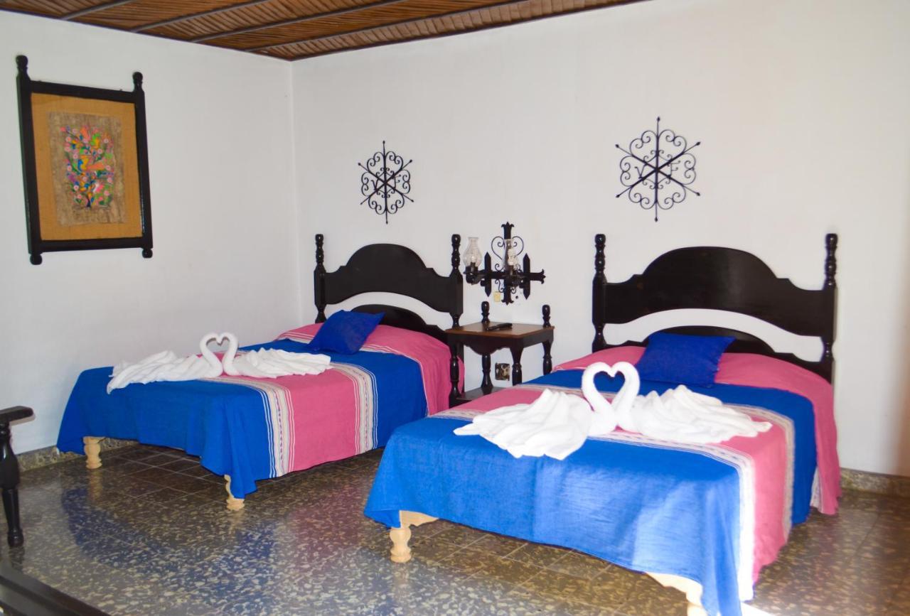 Hotel Villa De Flores Uruapan  ภายนอก รูปภาพ