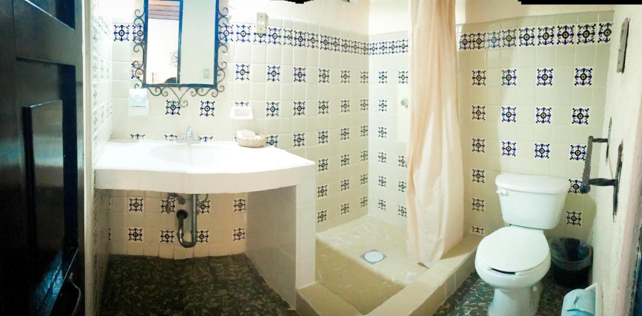 Hotel Villa De Flores Uruapan  ภายนอก รูปภาพ