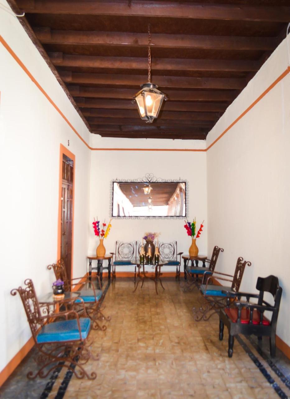 Hotel Villa De Flores Uruapan  ภายนอก รูปภาพ