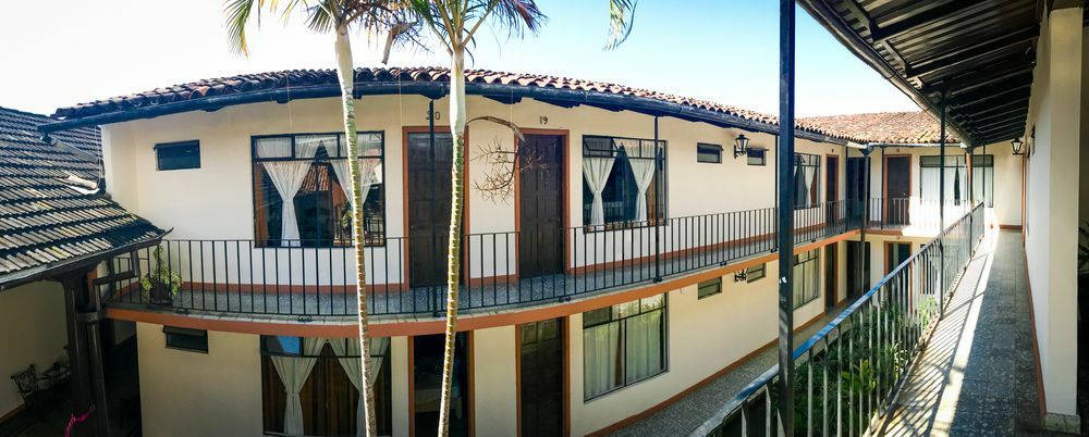 Hotel Villa De Flores Uruapan  ภายนอก รูปภาพ