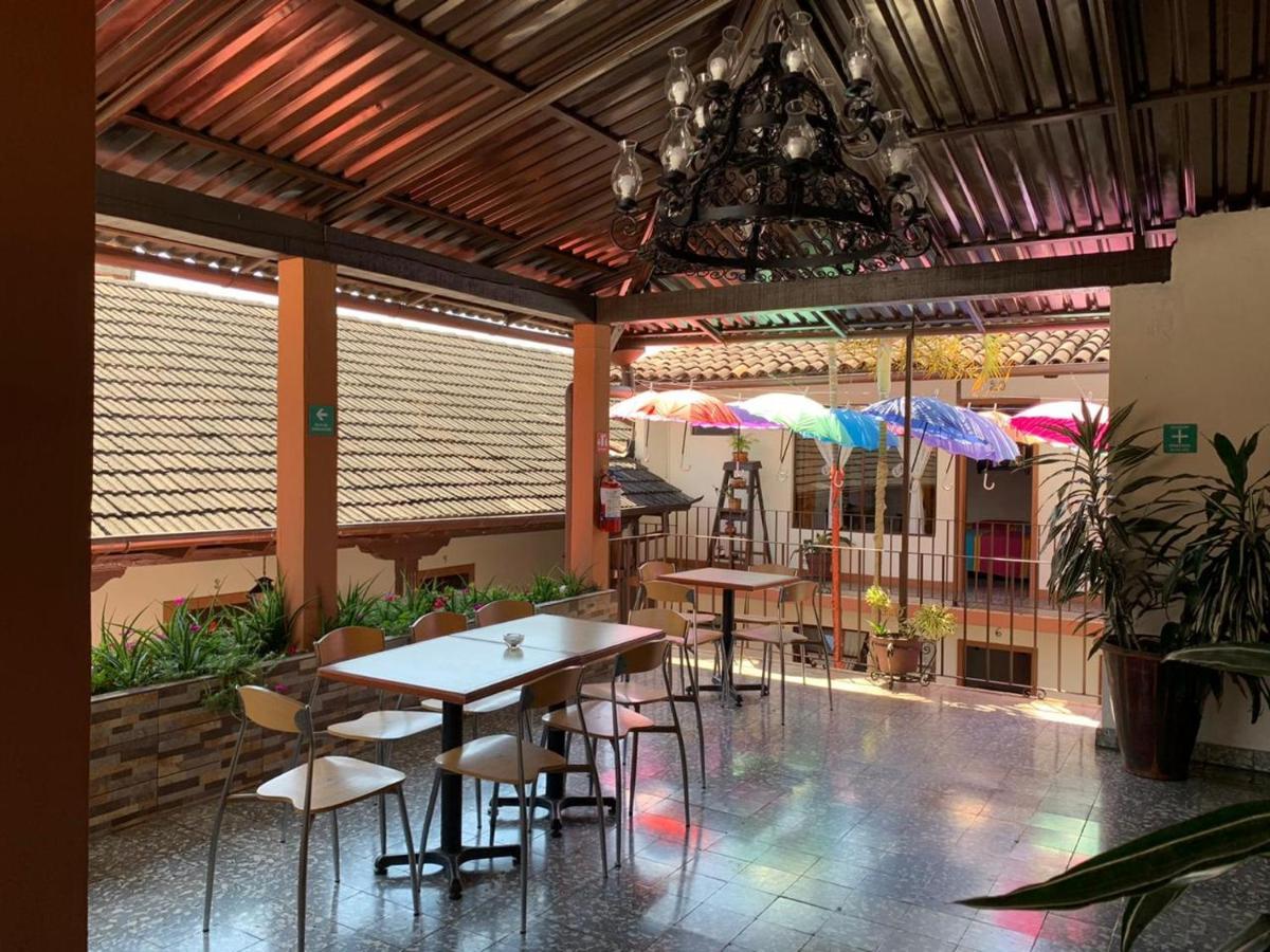Hotel Villa De Flores Uruapan  ภายนอก รูปภาพ