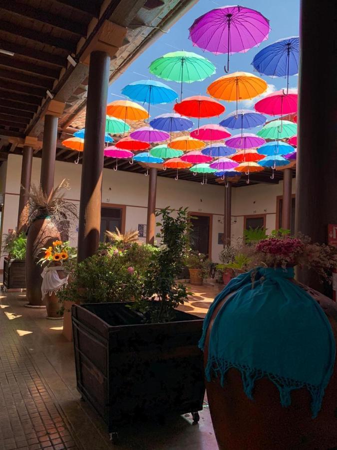 Hotel Villa De Flores Uruapan  ภายนอก รูปภาพ
