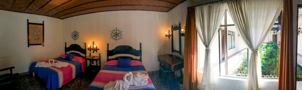 Hotel Villa De Flores Uruapan  ภายนอก รูปภาพ